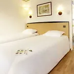 Campanile Nantes ~ Aeroport Hotell