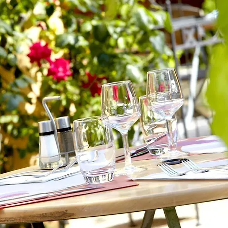 Hotel Campanile Nantes ~ Aeroport 3*