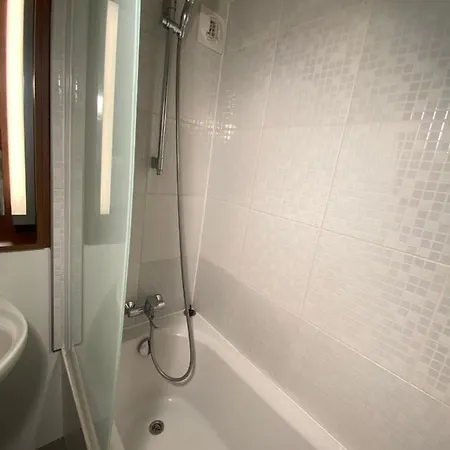 Hotel Campanile Nantes ~ Aéroport 3*