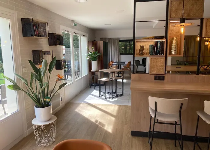 Campanile Nantes ~ Aeroport Hotel 3*