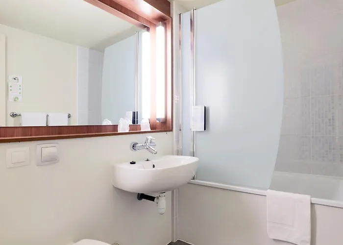 Campanile Nantes ~ Aeroport מלון Rezé