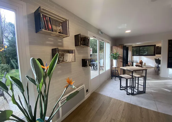 Campanile Nantes ~ Aeroport מלון