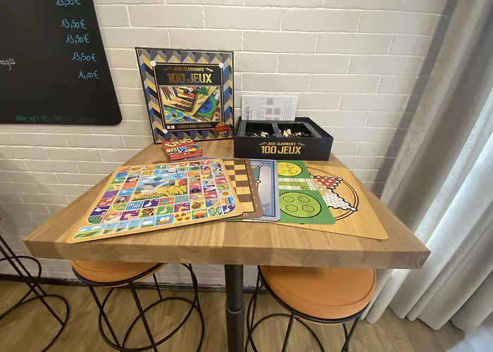 מלון Campanile Nantes ~ Aeroport 3*