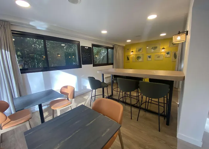 Campanile Nantes ~ Aeroport מלון 3*