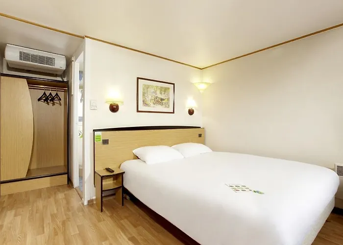 מלון Campanile Nantes ~ Aeroport 3*