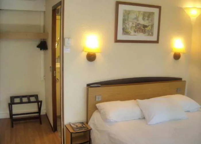 מלון Campanile Nantes ~ Aeroport 3*